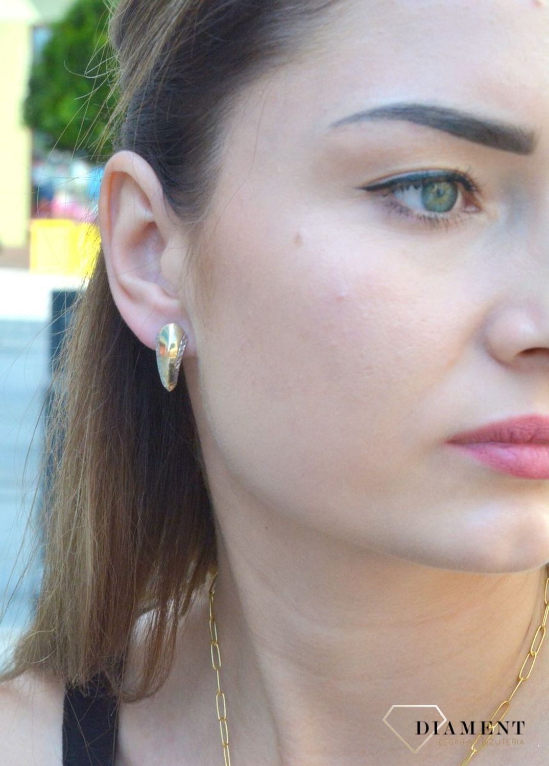 Złote koczyki z zapięciem angielskim z białym złotem próba 333 KL 2126A 333. Złote kolczyki 333 połączenie białego i żółtego złota. Szlachetny blask wyjątkowego kruszcu zamknięty w oryginalnej formie. Wyjątkowa biżuteria wykon.jpg